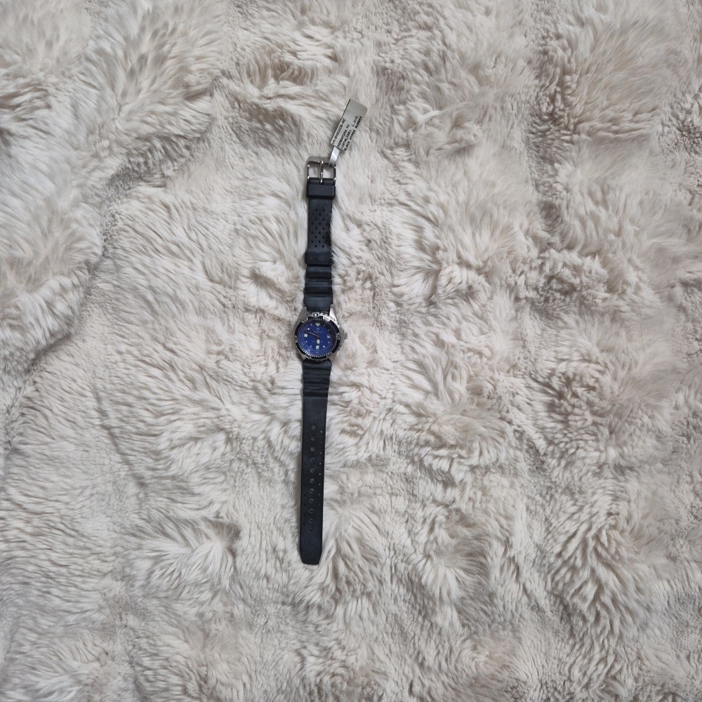 Momentum Watch M1 Catalina Black Hyper Rubber Band St Moritz Blue Dial Face Dive